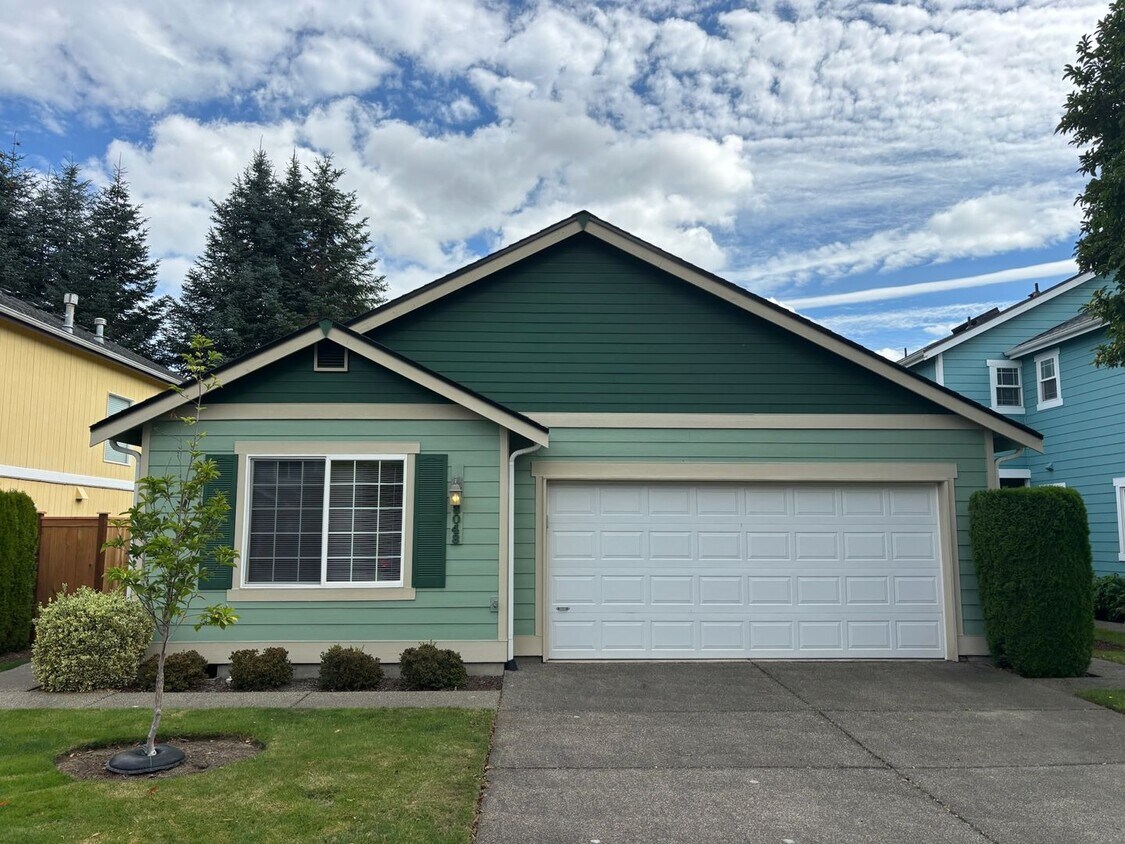 Foto principal - Beautiful 2 Bedroom, 2 Bath Bridlewood Ram...