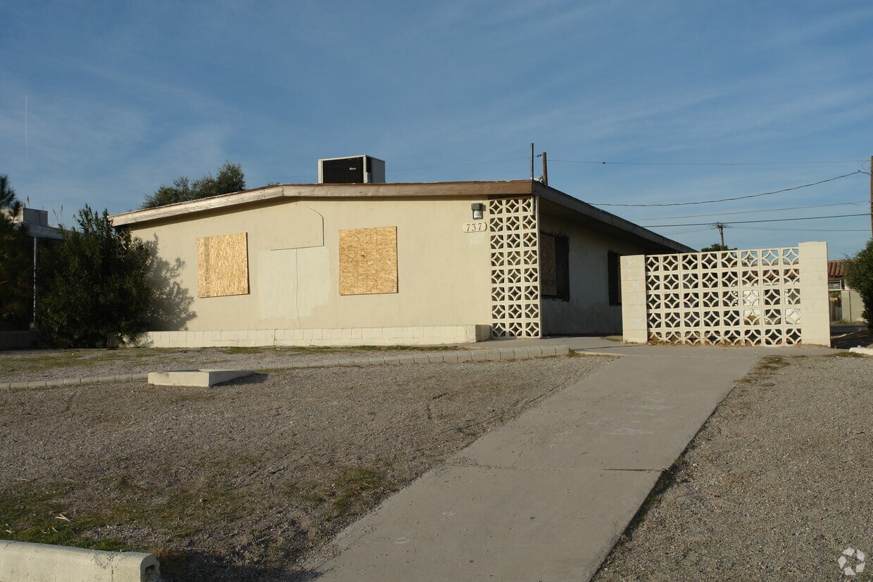 Primary Photo - 737 N 10th St