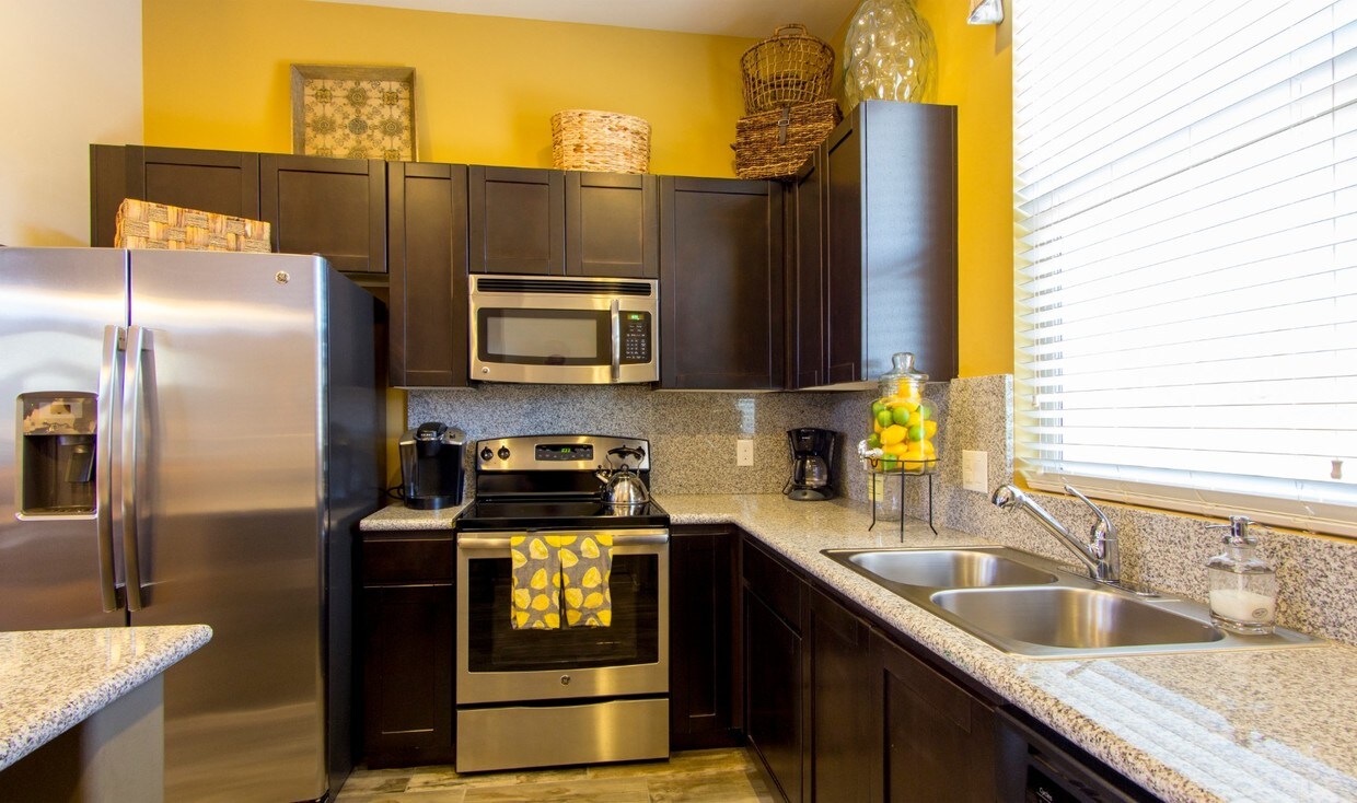 Kitchen - Sabino Vista Apartment Homes