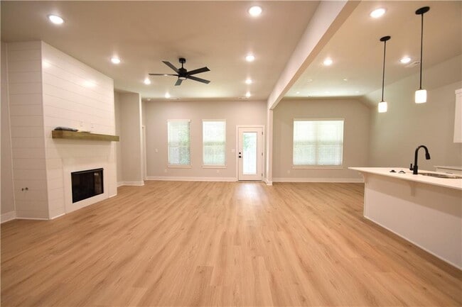 Foto del edificio - 3806 SW Pinecrest Dr