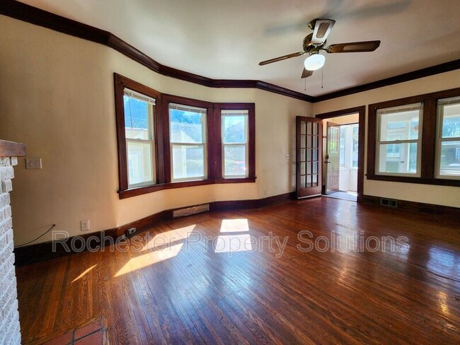 Building Photo - 22 Varden St