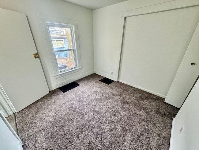 Building Photo - 211O