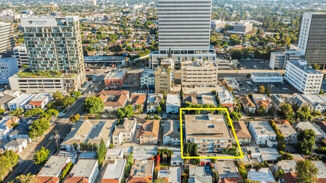 Foto del edificio - Wilshire Regency Apts.