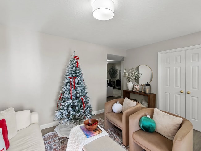 Building Photo - 1485 Navajo Dr