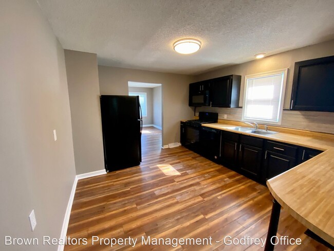 Foto del edificio - 3 br, 1 bath House - 218 Picker