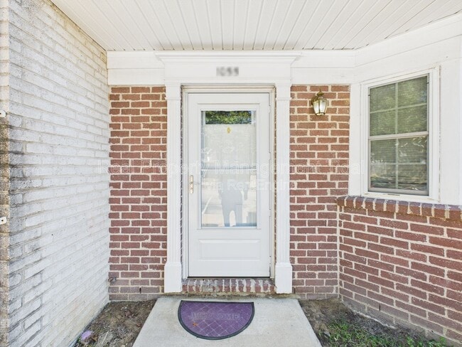 Building Photo - 1055 Old Denbigh Blvd