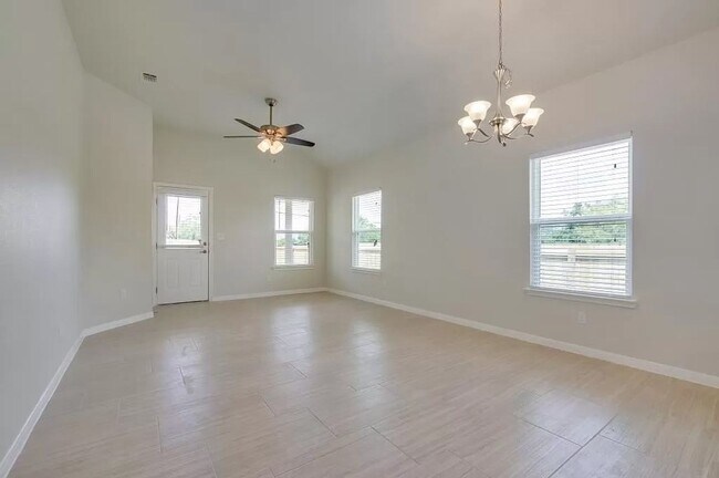 Building Photo - 3 Bedroom/2 Bath Meadow Pointe