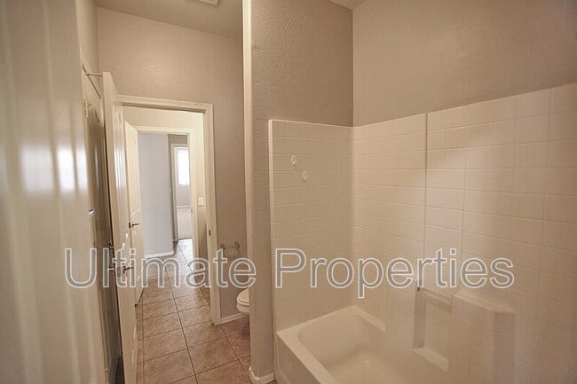 Foto del edificio - 10151 W Hilton Ave