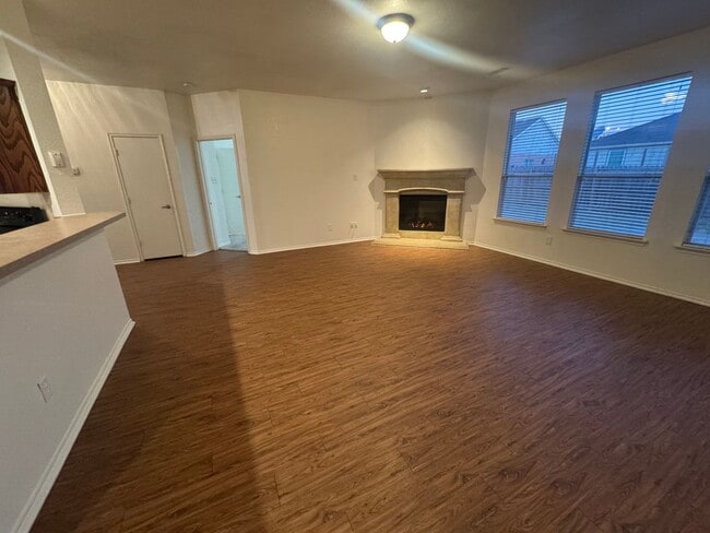 Building Photo - Beautiful Home in Crowley