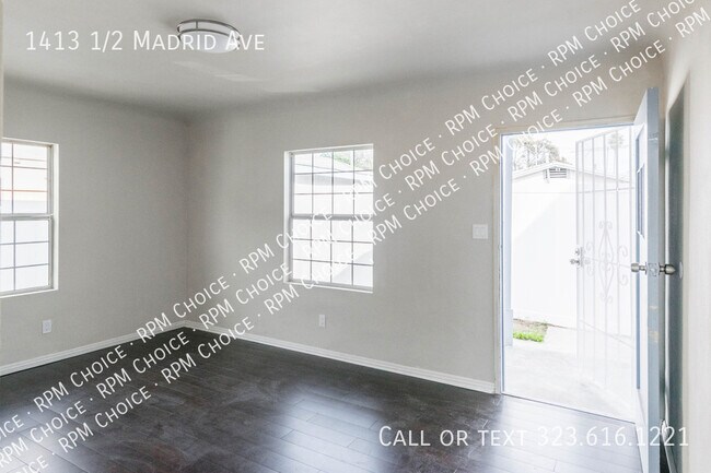 Building Photo - 1bd/1ba free standing back unit with yard ...