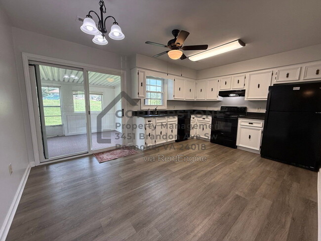Building Photo - 1103 Lakeview Pl