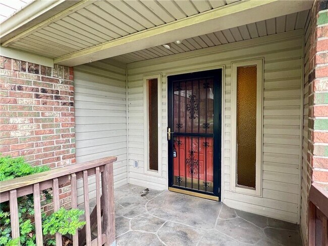 Building Photo - 3 bedroom 2 bath home for lease