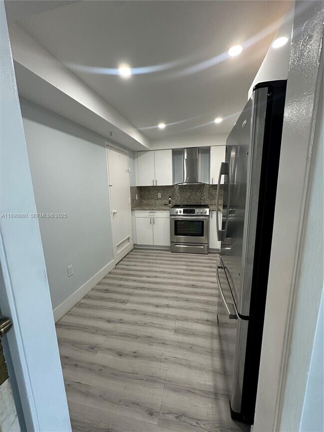 Foto del edificio - 400 Kings Point Dr