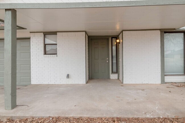 Building Photo - Freshly remodeled 4BD + office/flex space home with 2.5 bathrooms with a 2 Car Garage