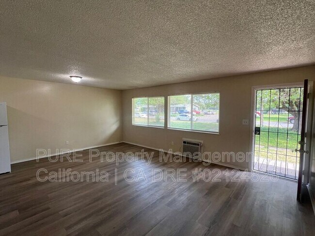 Foto del edificio - 1240 Eunice Ct