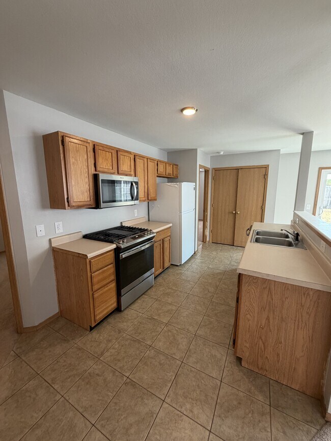 Building Photo - 340 Grant Springs Dr