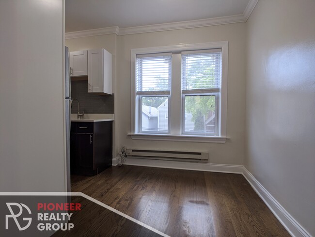 Foto del edificio - 3814 N Greenview Ave