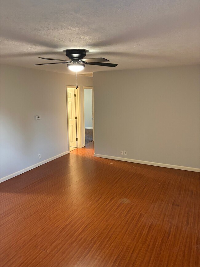 Foto del edificio - 357 E Spruce St