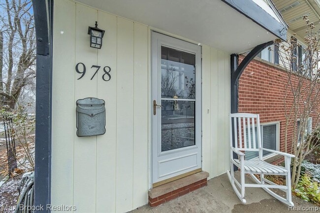 Building Photo - 978 Panorama Dr