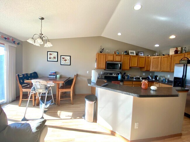 Foto del edificio - 3 Bed 2 Bath Twin-Home