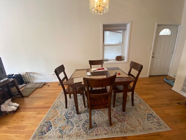 Comedor - 2357 W Ohio St