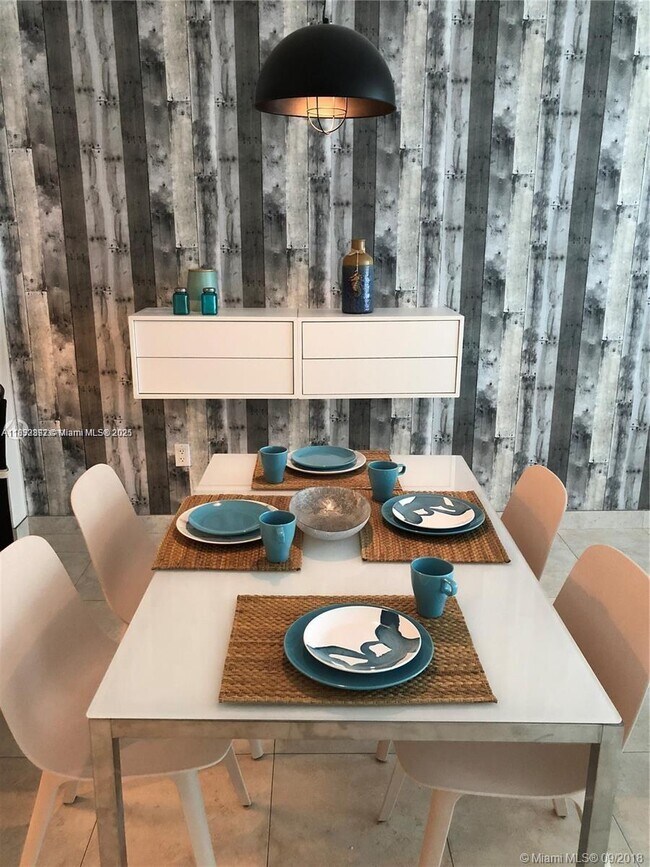 Foto del edificio - 1750 N Bayshore Dr