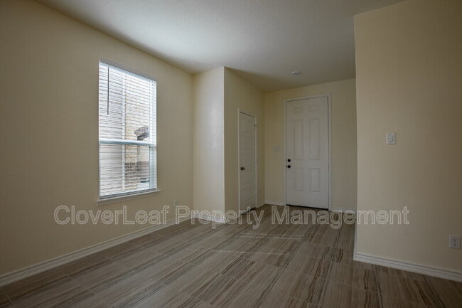 Foto del edificio - 571 Pebble Bend