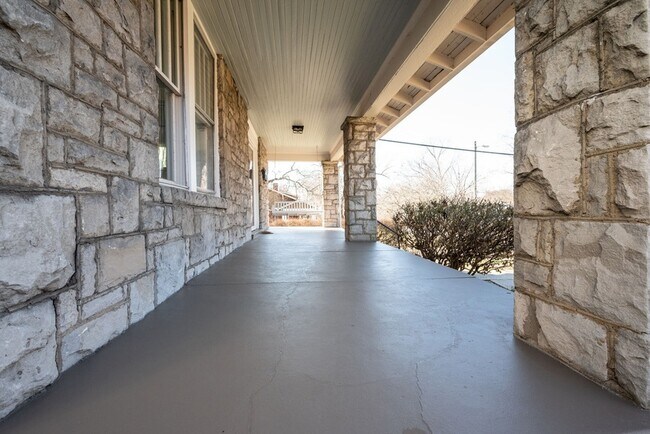 Foto del edificio - 3735 Central Ave