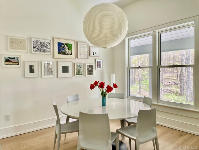 Foto del edificio - 323 Haddock Hill Rd