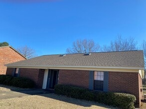 Building Photo - 114 Helen Cir