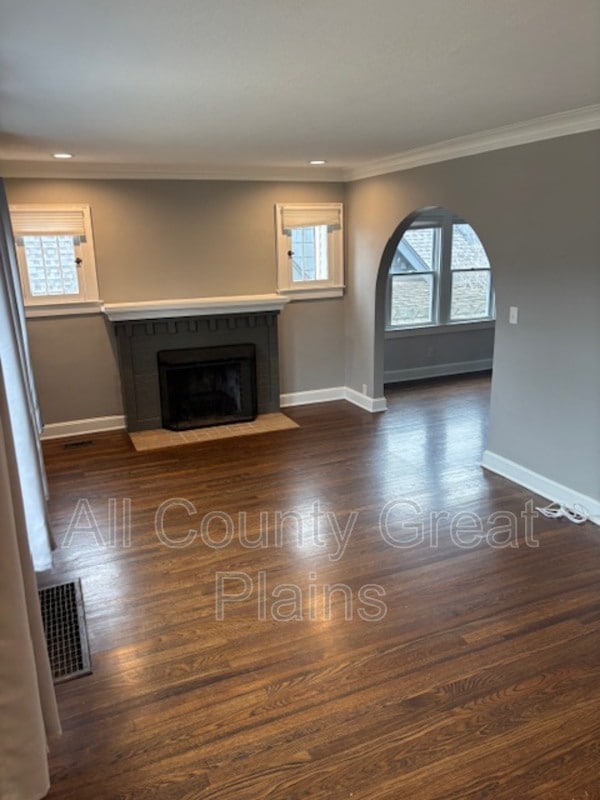 Building Photo - 310 E 70th Terrace