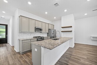 Building Photo - 4743 Glen Isle Dr