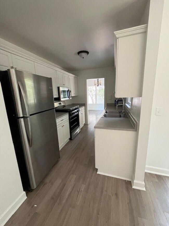 Foto del edificio - Two-Story Cape Cod- 3 Bed 2 Bath Greensbor...