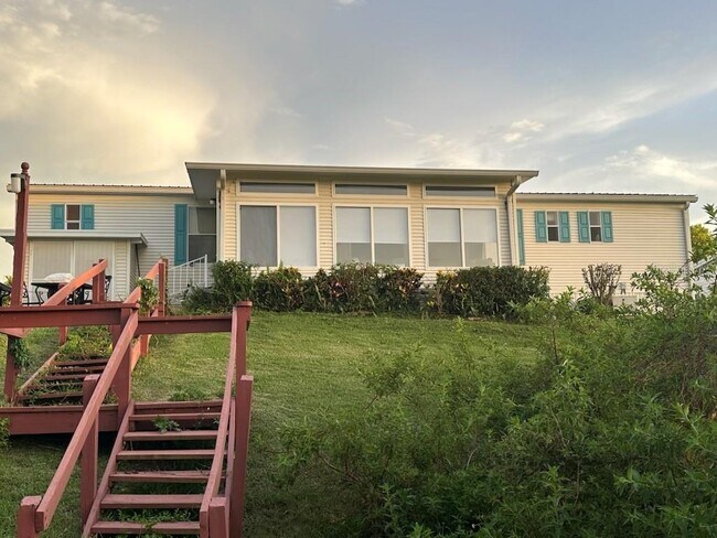 Foto del edificio - 2055 S Floral Ave