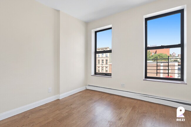 Building Photo - 2159 5th Ave