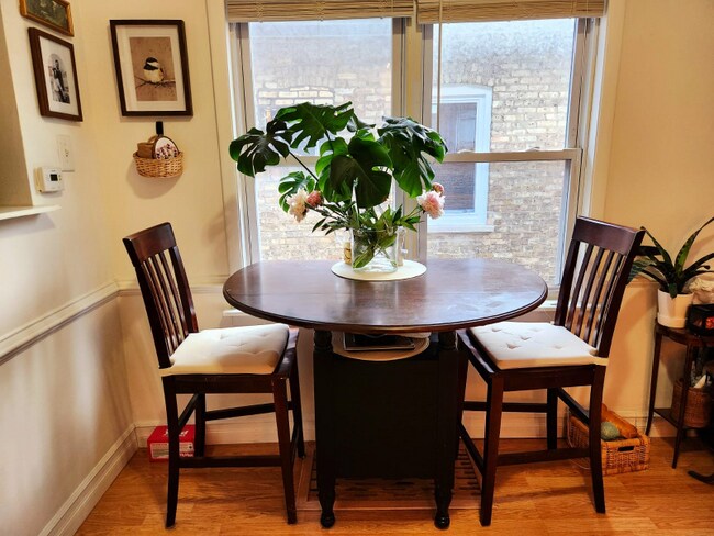 Foto del edificio - 7445 W Addison St