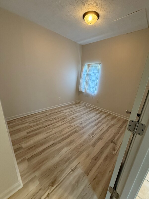 Building Photo - 1108 Maple Ave