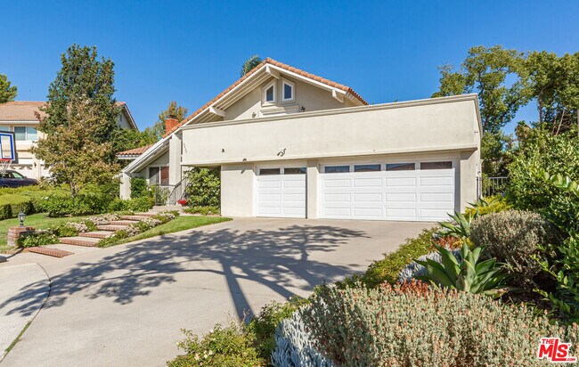 Building Photo - 3233 Sawtooth Ct