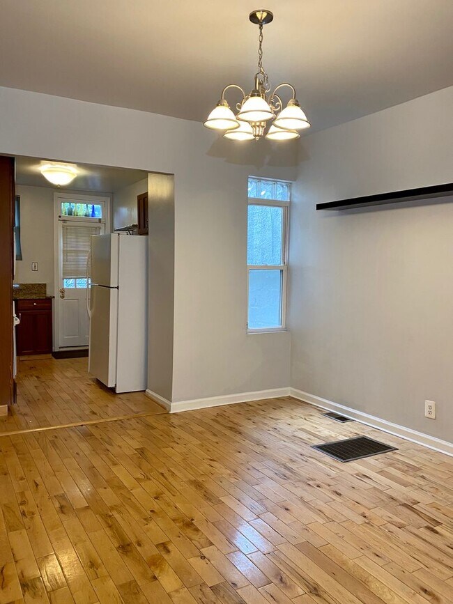 Building Photo - Gorgeous 2 Bedroom Townhome ~ Locust Point