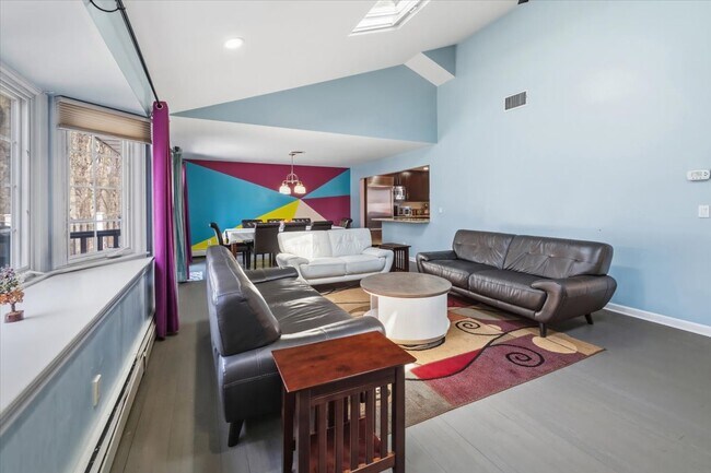 Foto del edificio - 682 Floyd St