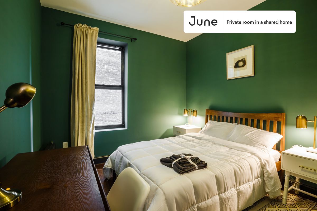 Room in Shared 4 bed/1 bath home - Room in Shared 4 bed/1 bath home