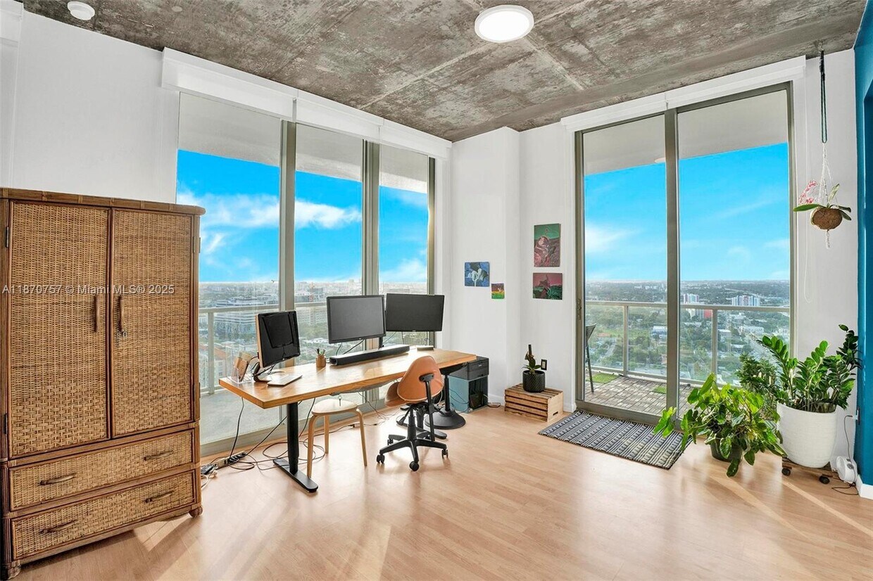 Foto principal - 3470 E Coast Ave