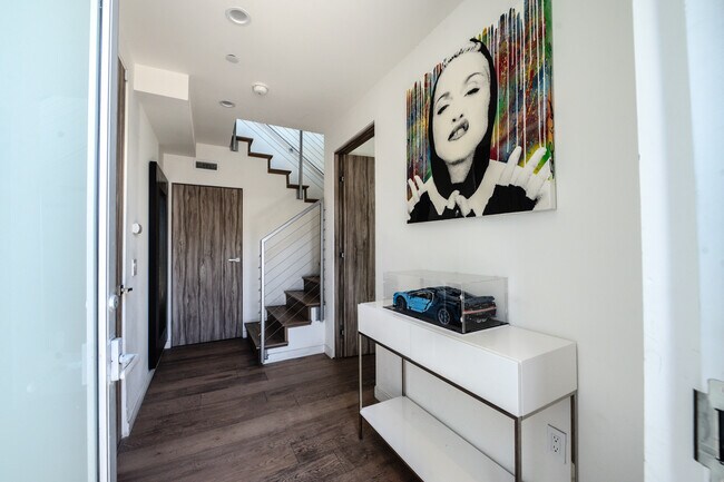 Building Photo - 6316 W Skye Dr