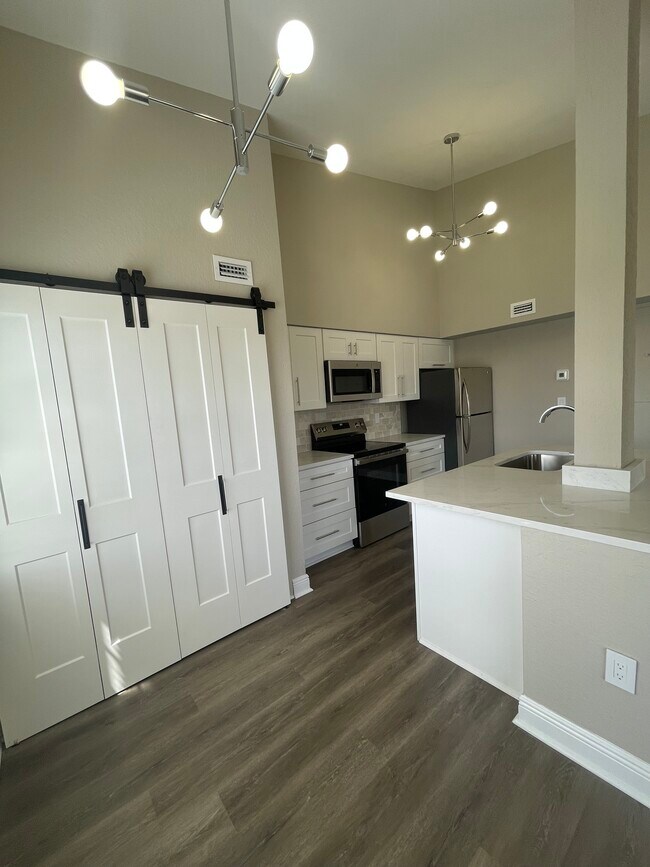 Foto del edificio - 2850 N Oakland Forest Dr