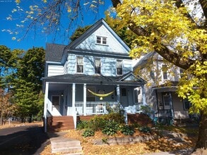 Building Photo - 129 Dell St