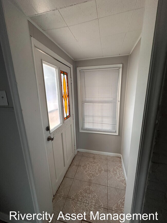 Foto del edificio - 1696 Russwood Rd