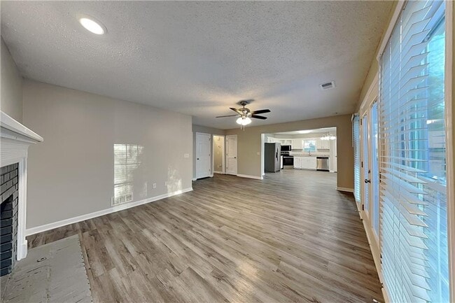 Foto del edificio - 4203 E Emerald Dr NW