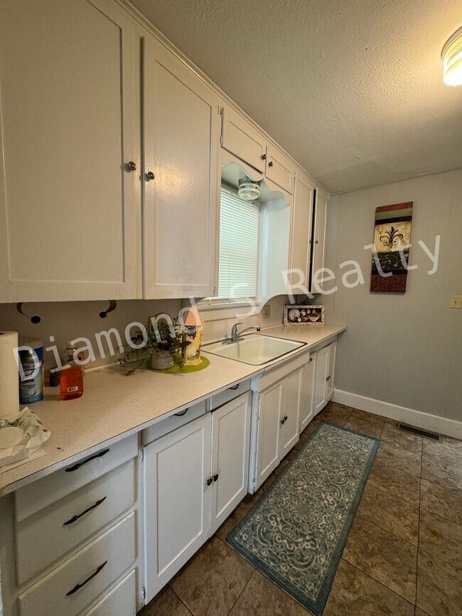 Foto del edificio - Cute and Clean 2 Bedroom Home Available Now!