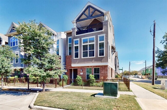 Building Photo - 2705 Yellow Jasmine Ln