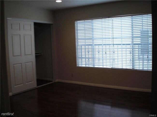 Building Photo - 3 br, 2.5 bath Condo - 86 N Allen Ave Unit 10